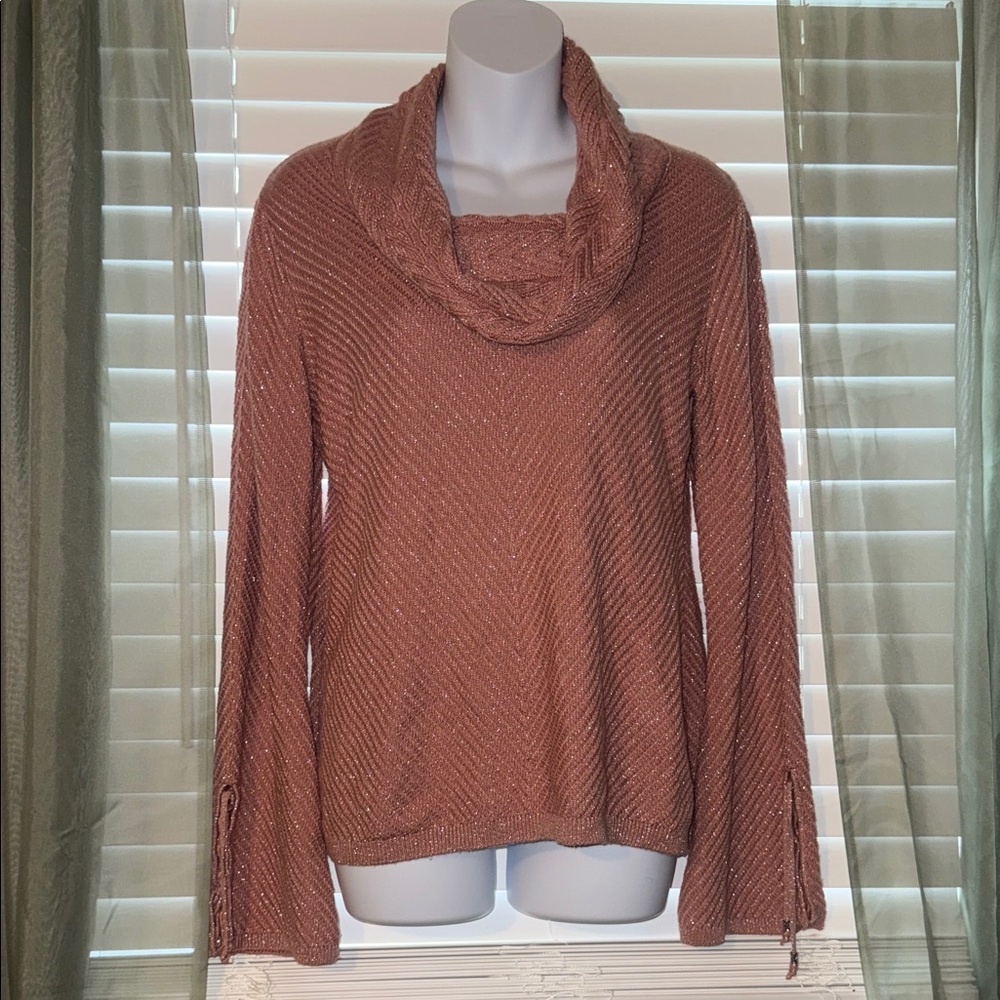 Gorgeous White House Black Market dusty Rose sweater size medium